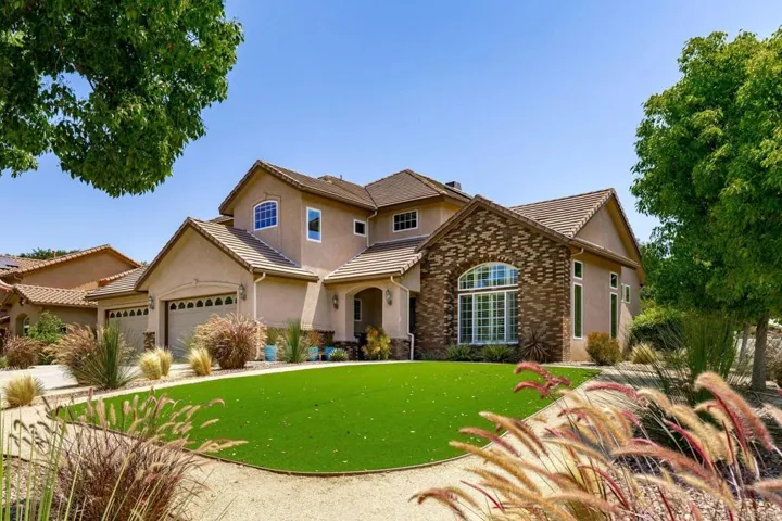 2958 Canyon Road, Escondido, California 92025