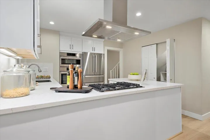 111 Strathmore Place, Los Gatos, California 95032