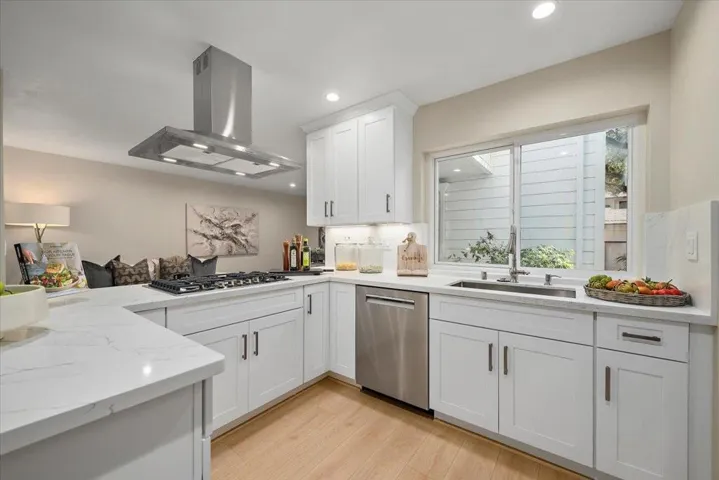 111 Strathmore Place, Los Gatos, California 95032