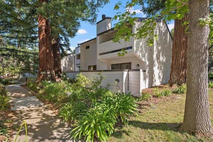 111 Strathmore Place, Los Gatos, California 95032