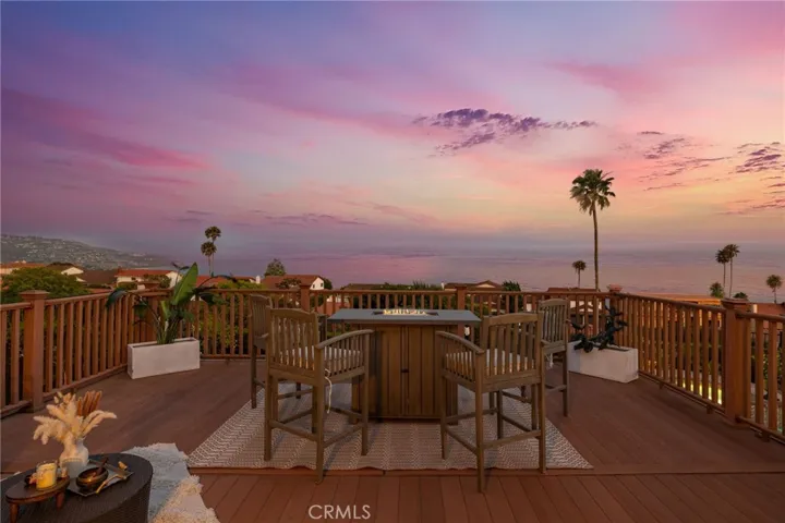 Unparalleled 180-degree ocean views, including the enchanting Catalina Island. Imagine waking up every day to the sight of endless blue skies and shimmering waves.