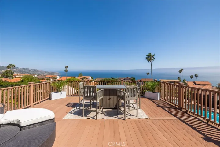Stunning 180-degree ocean views.