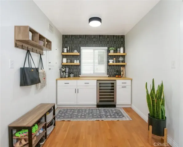 Breakfast bar