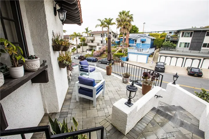 Front porch/balcony