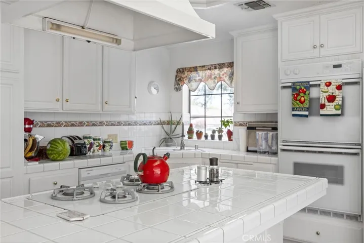 6508 Highland Knolls Drive, Bakersfield, California 93306