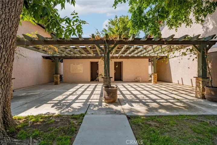 7524 Corbin Avenue 4, Reseda, California 91335