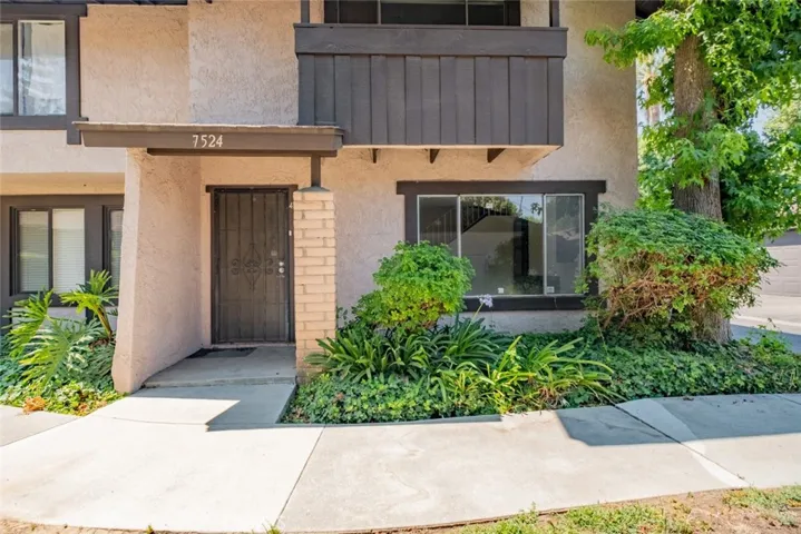 7524 Corbin Avenue 4, Reseda, California 91335