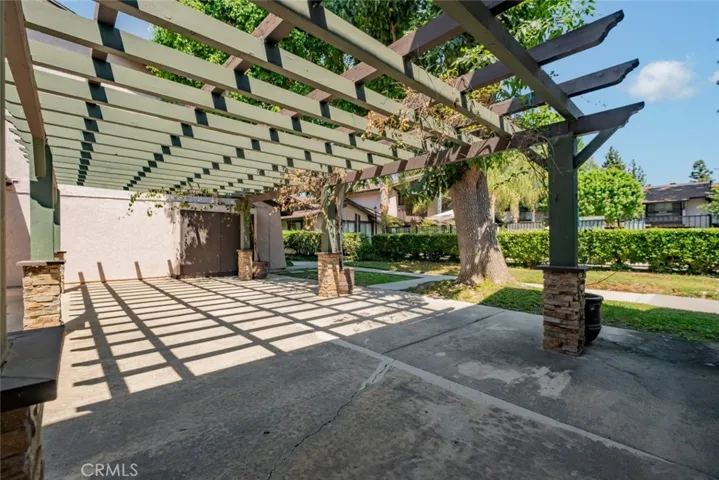 7524 Corbin Avenue 4, Reseda, California 91335