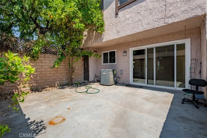 7524 Corbin Avenue 4, Reseda, California 91335