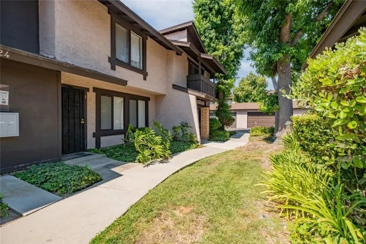 7524 Corbin Avenue 4, Reseda, California 91335