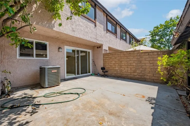 7524 Corbin Avenue 4, Reseda, California 91335