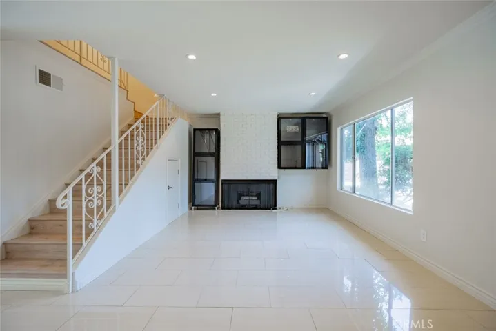 7524 Corbin Avenue 4, Reseda, California 91335