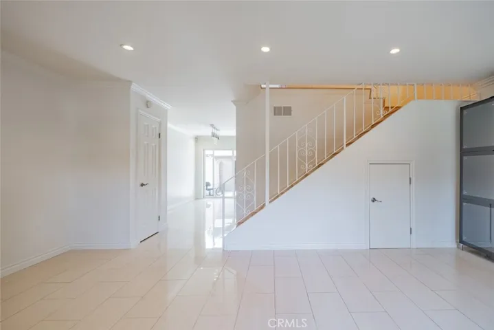 7524 Corbin Avenue 4, Reseda, California 91335