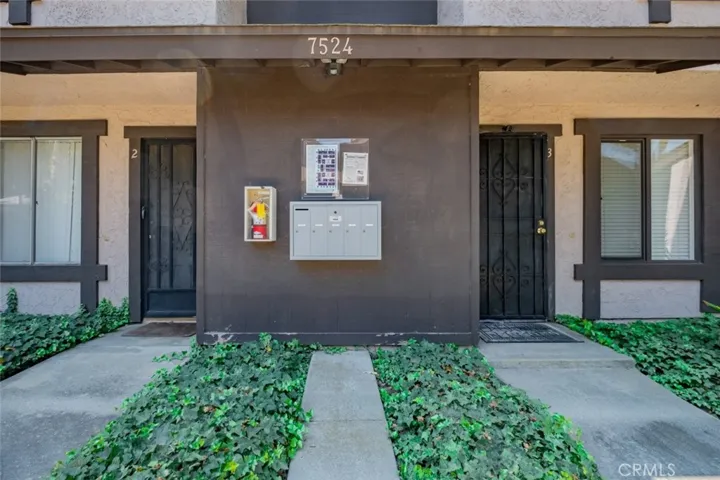 7524 Corbin Avenue 4, Reseda, California 91335