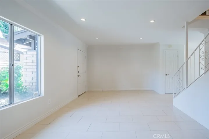 7524 Corbin Avenue 4, Reseda, California 91335