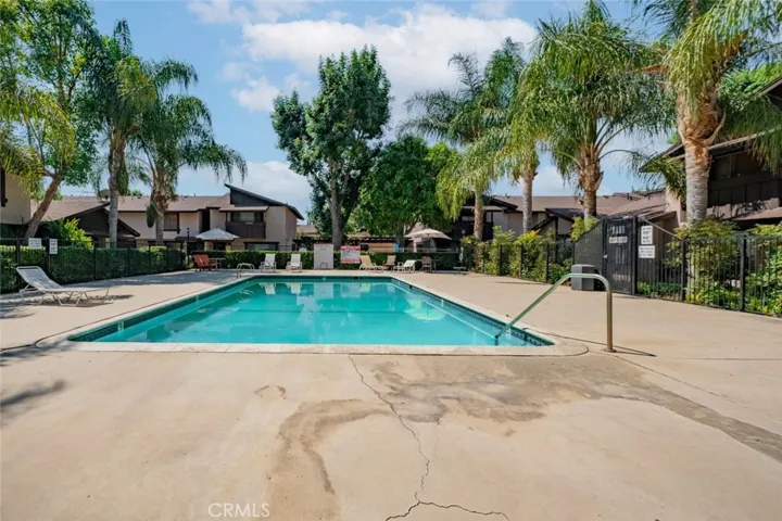 7524 Corbin Avenue 4, Reseda, California 91335