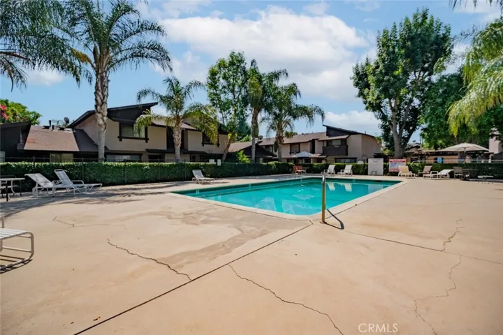 7524 Corbin Avenue 4, Reseda, California 91335