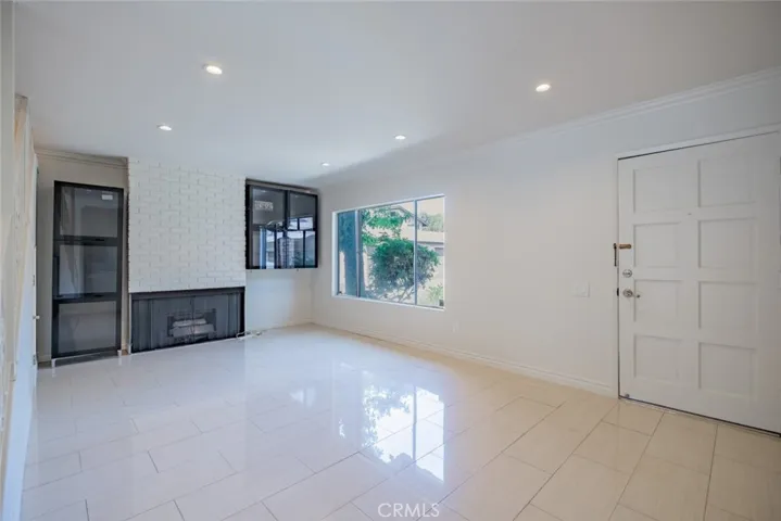 7524 Corbin Avenue 4, Reseda, California 91335