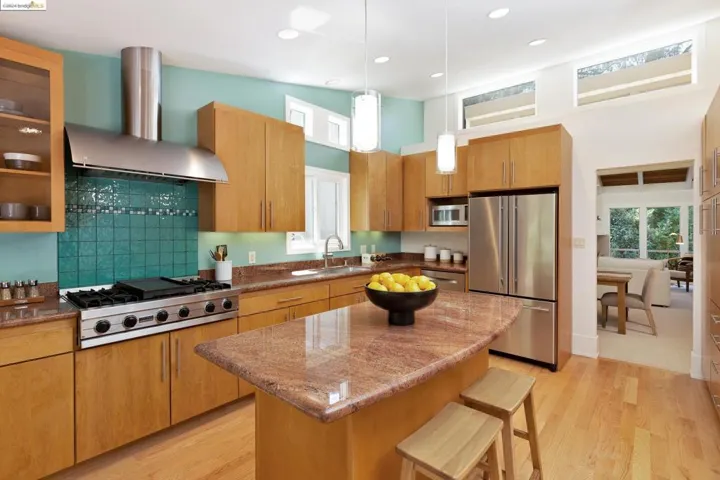 8030 Shepherd Canyon Rd, Oakland, California 94611