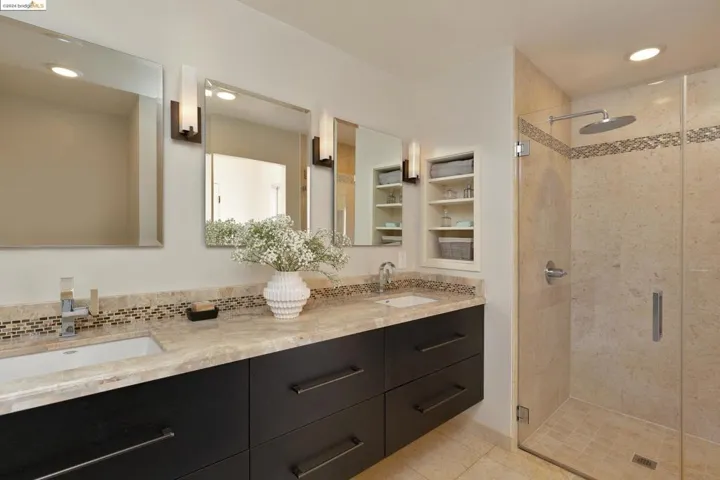 8030 Shepherd Canyon Rd, Oakland, California 94611