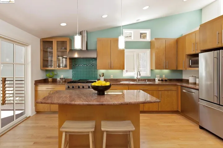 8030 Shepherd Canyon Rd, Oakland, California 94611