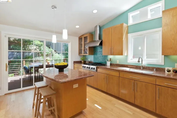 8030 Shepherd Canyon Rd, Oakland, California 94611