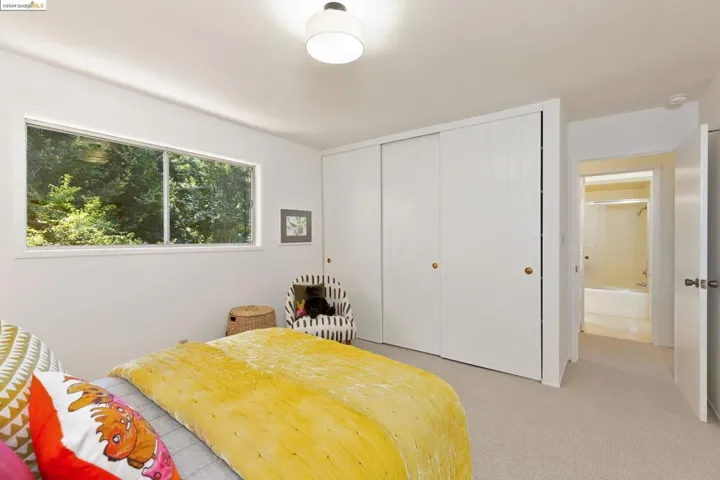 8030 Shepherd Canyon Rd, Oakland, California 94611