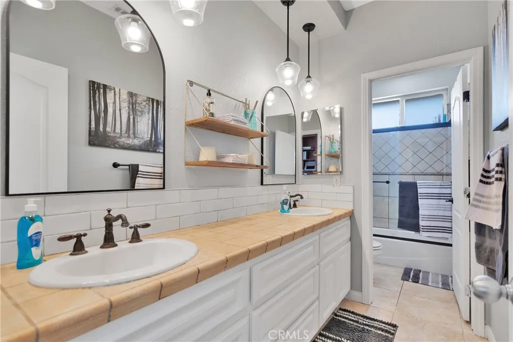 16323 Shirwaun Road, Apple Valley, California 92307 home-pic-28