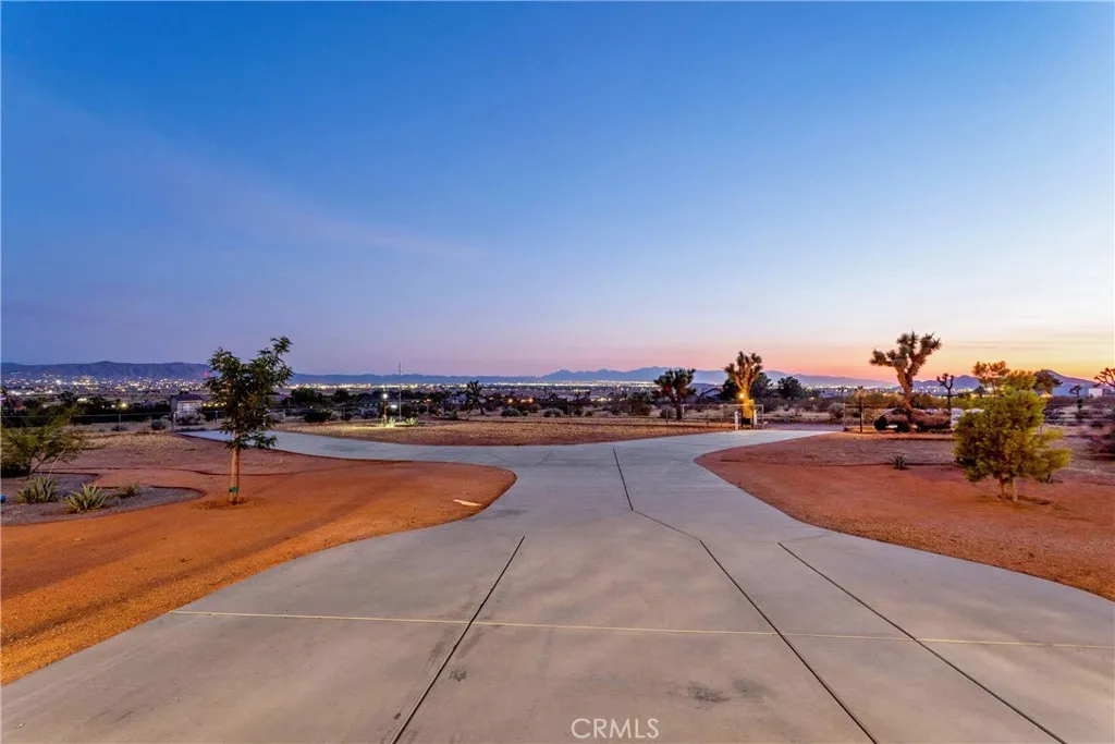 16323 Shirwaun Road, Apple Valley, California 92307 home-pic-57
