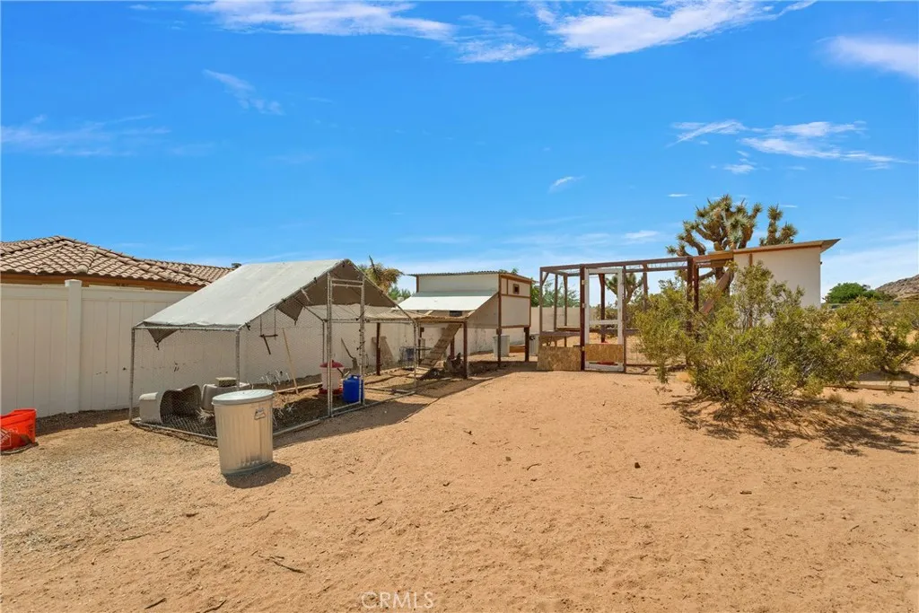 16323 Shirwaun Road, Apple Valley, California 92307 home-pic-43