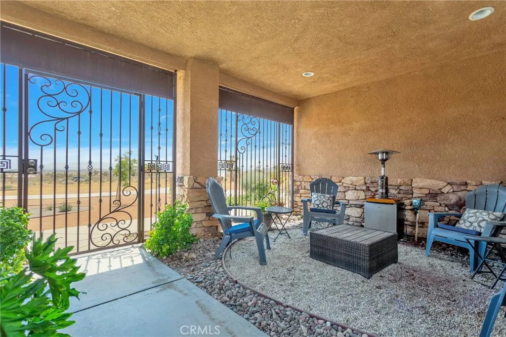 16323 Shirwaun Road, Apple Valley, California 92307 home-pic-34