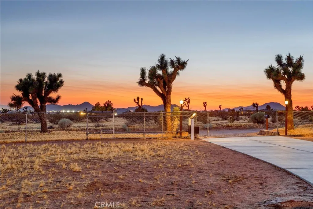 16323 Shirwaun Road, Apple Valley, California 92307 home-pic-56