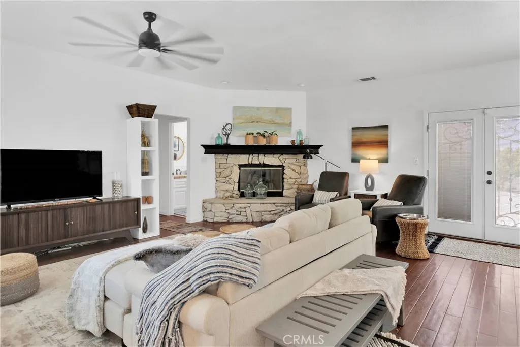 16323 Shirwaun Road, Apple Valley, California 92307 home-pic-5