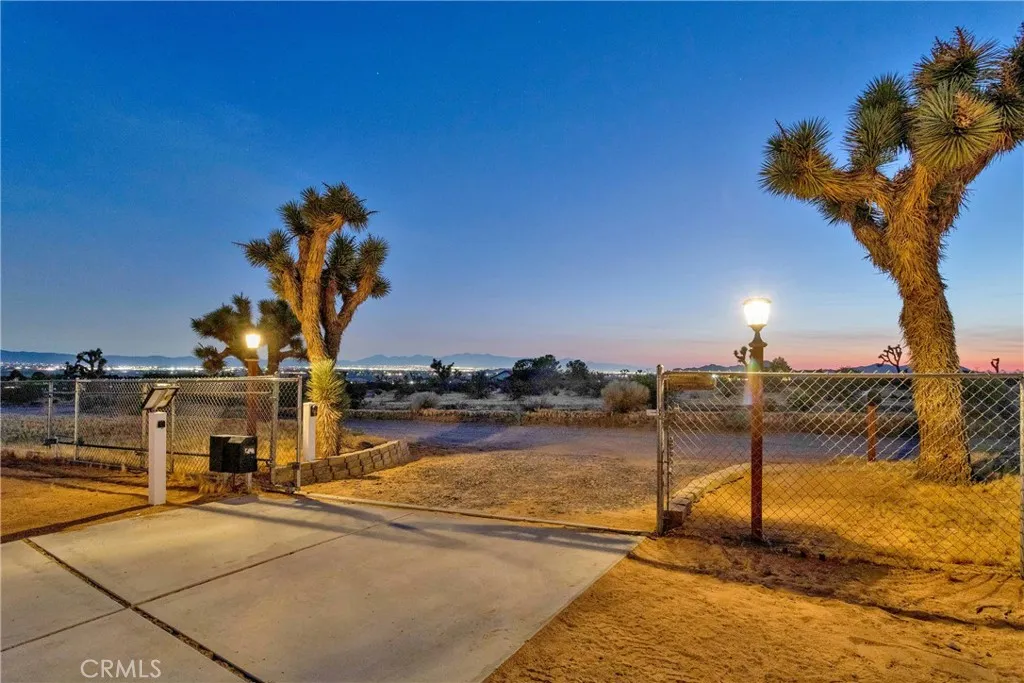 16323 Shirwaun Road, Apple Valley, California 92307 home-pic-58