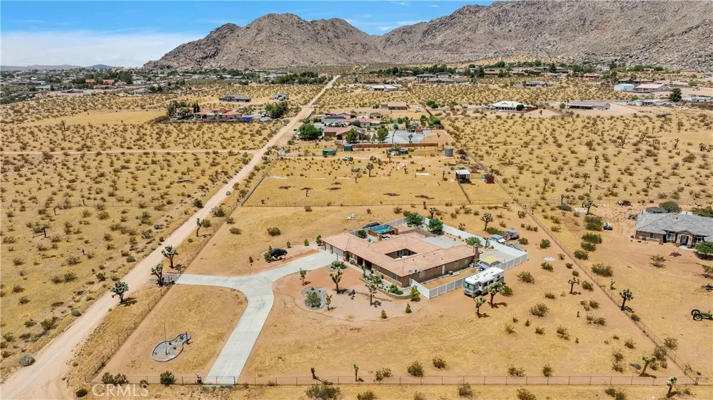 16323 Shirwaun Road, Apple Valley, California 92307 home-pic-45