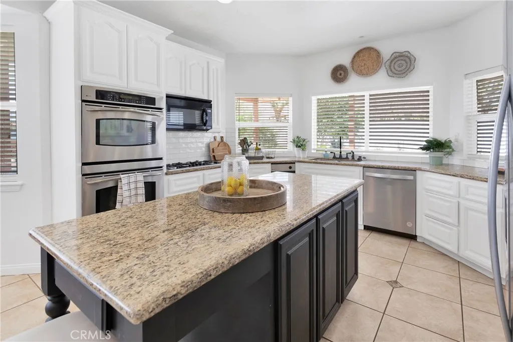 16323 Shirwaun Road, Apple Valley, California 92307 home-pic-14