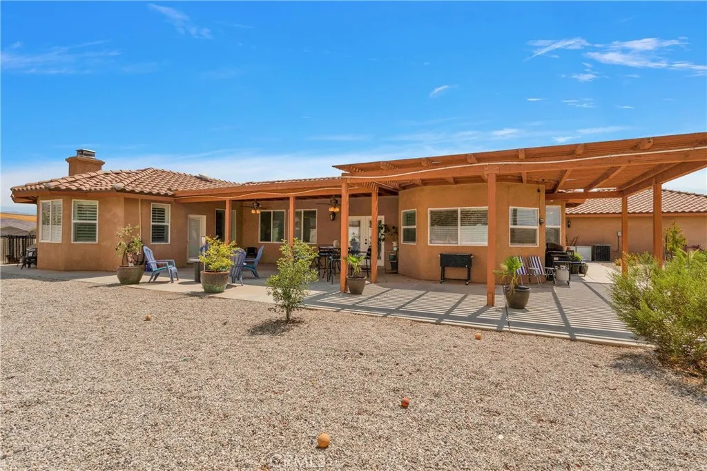 16323 Shirwaun Road, Apple Valley, California 92307 home-pic-35