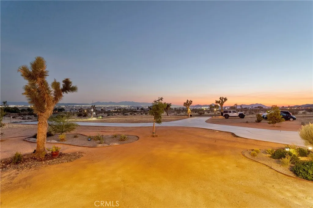 16323 Shirwaun Road, Apple Valley, California 92307 home-pic-53