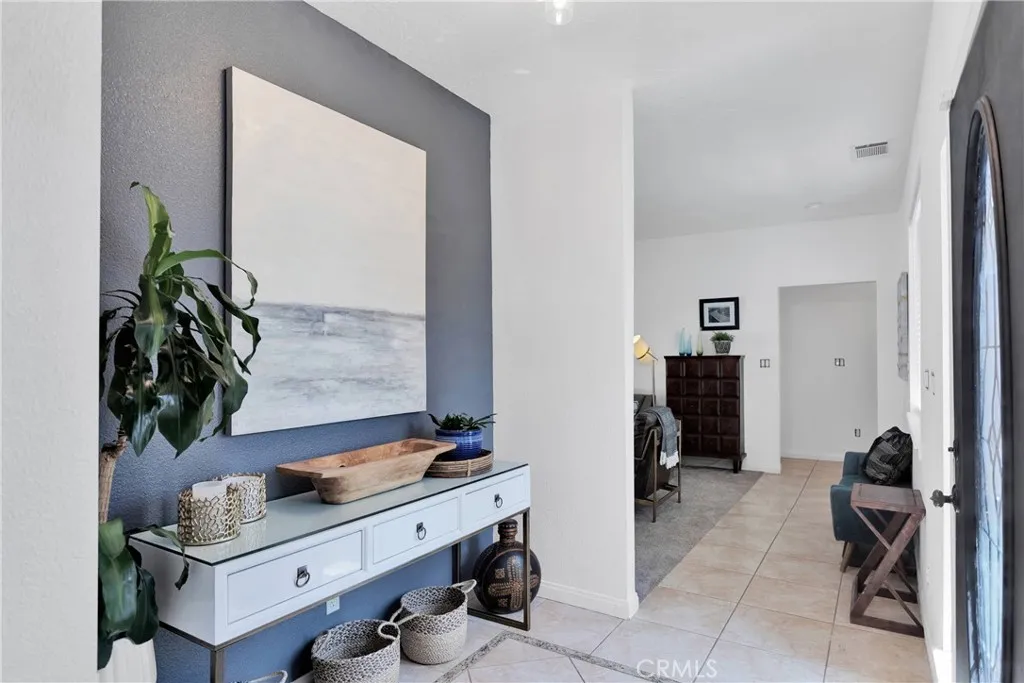 16323 Shirwaun Road, Apple Valley, California 92307 home-pic-4