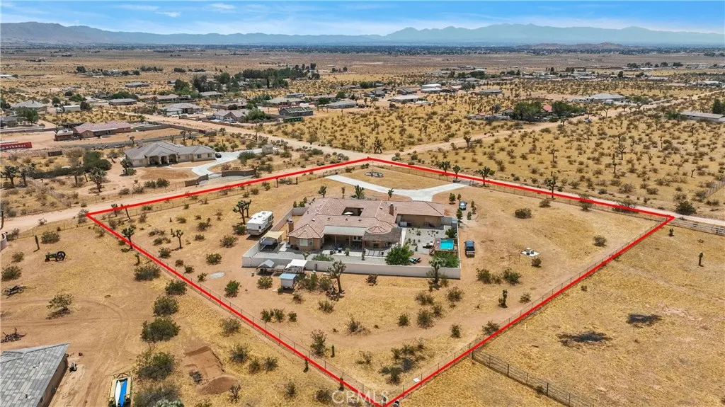 16323 Shirwaun Road, Apple Valley, California 92307 home-pic-60