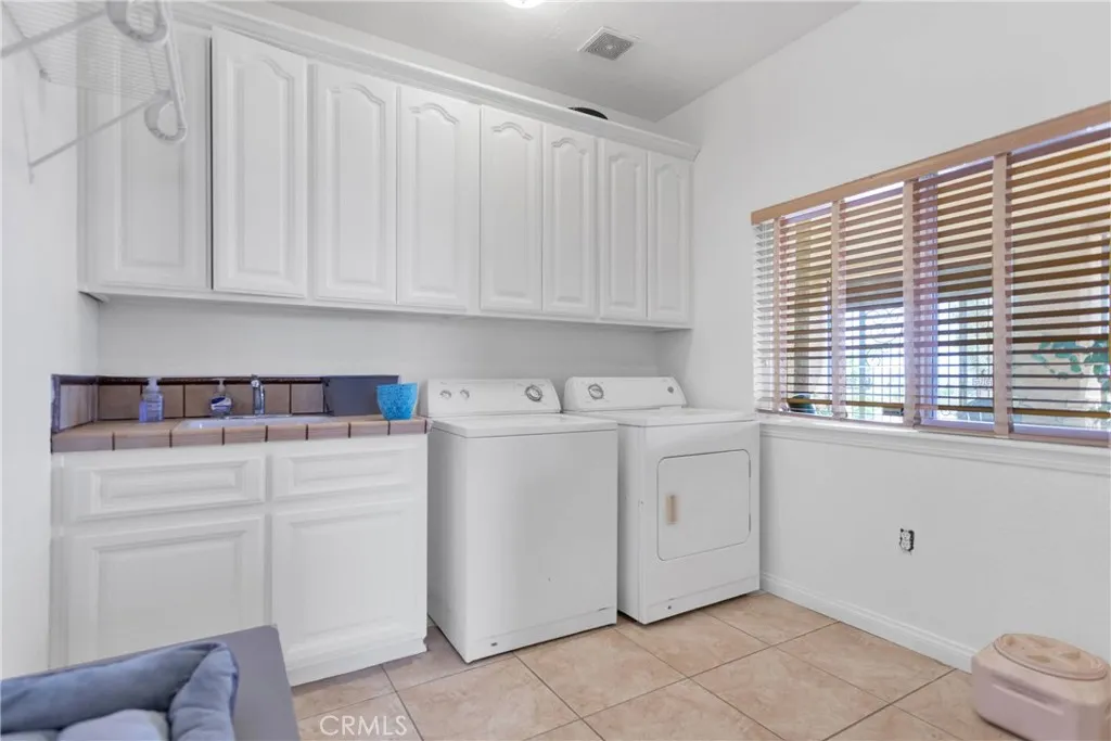 16323 Shirwaun Road, Apple Valley, California 92307 home-pic-32