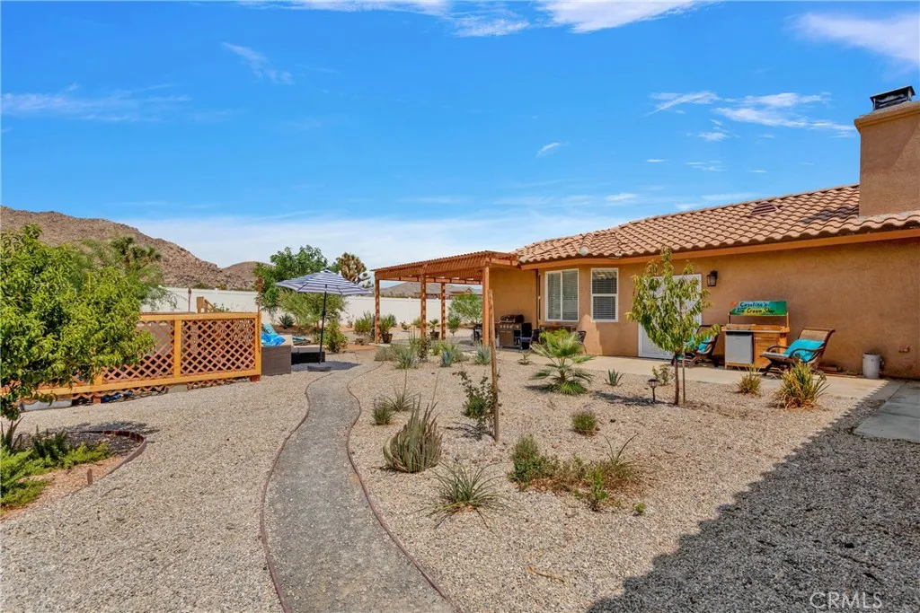 16323 Shirwaun Road, Apple Valley, California 92307 home-pic-42
