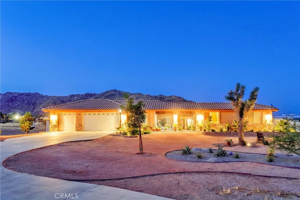 16323 Shirwaun Road, Apple Valley, California 92307 home-pic-1