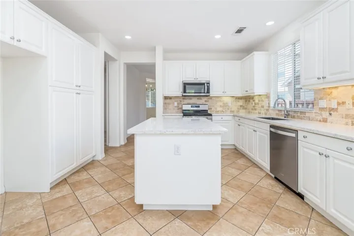 5904 Bogota Place, Bakersfield, California 93306