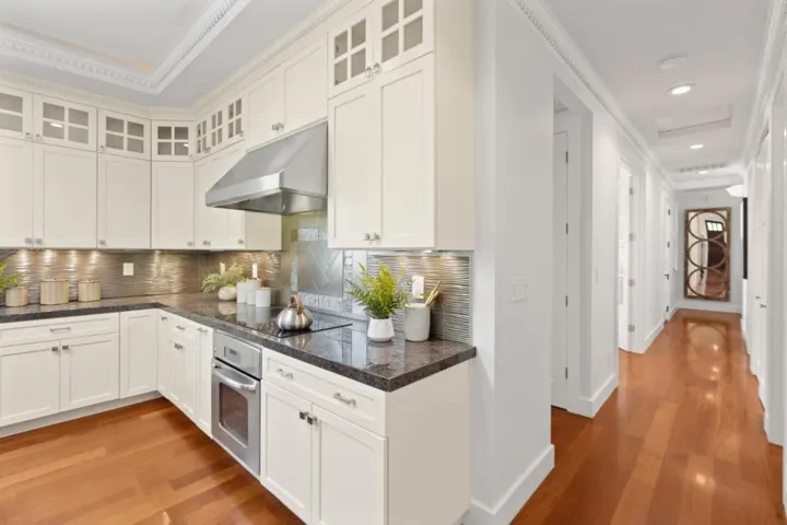 20275 La Paloma Avenue, Saratoga, California 95070