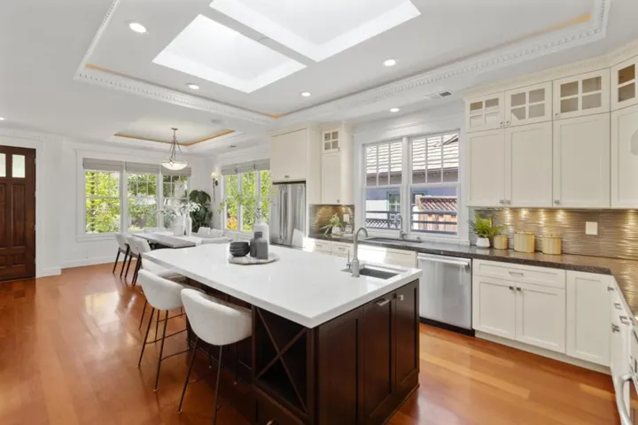 20275 La Paloma Avenue, Saratoga, California 95070