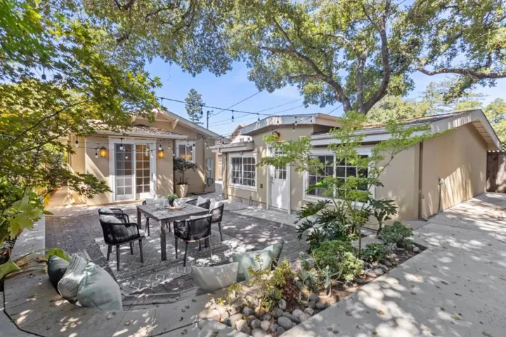 20275 La Paloma Avenue, Saratoga, California 95070