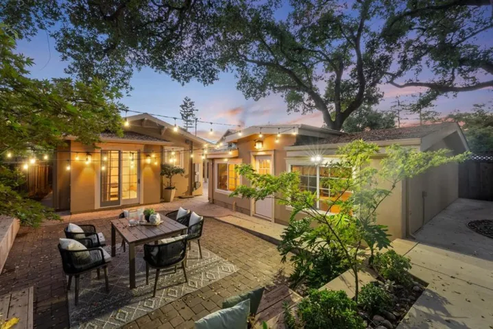 20275 La Paloma Avenue, Saratoga, California 95070