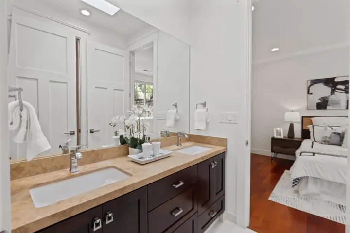 20275 La Paloma Avenue, Saratoga, California 95070