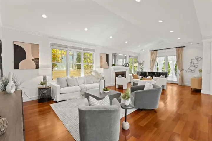 20275 La Paloma Avenue, Saratoga, California 95070